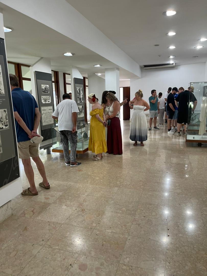 Estudiantes universitarios alemanes visitan sitios de interés histórico de Santa Clara