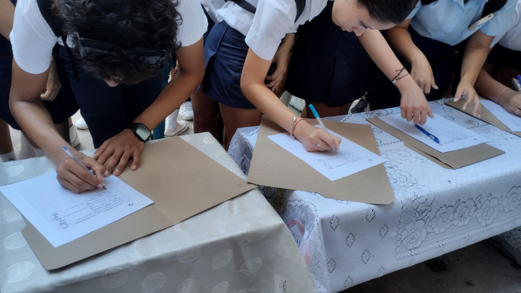 Respaldo de estudiantes del Instituto Preuniversitario de Encrucijada a  la causa del pueblo de Venezuela