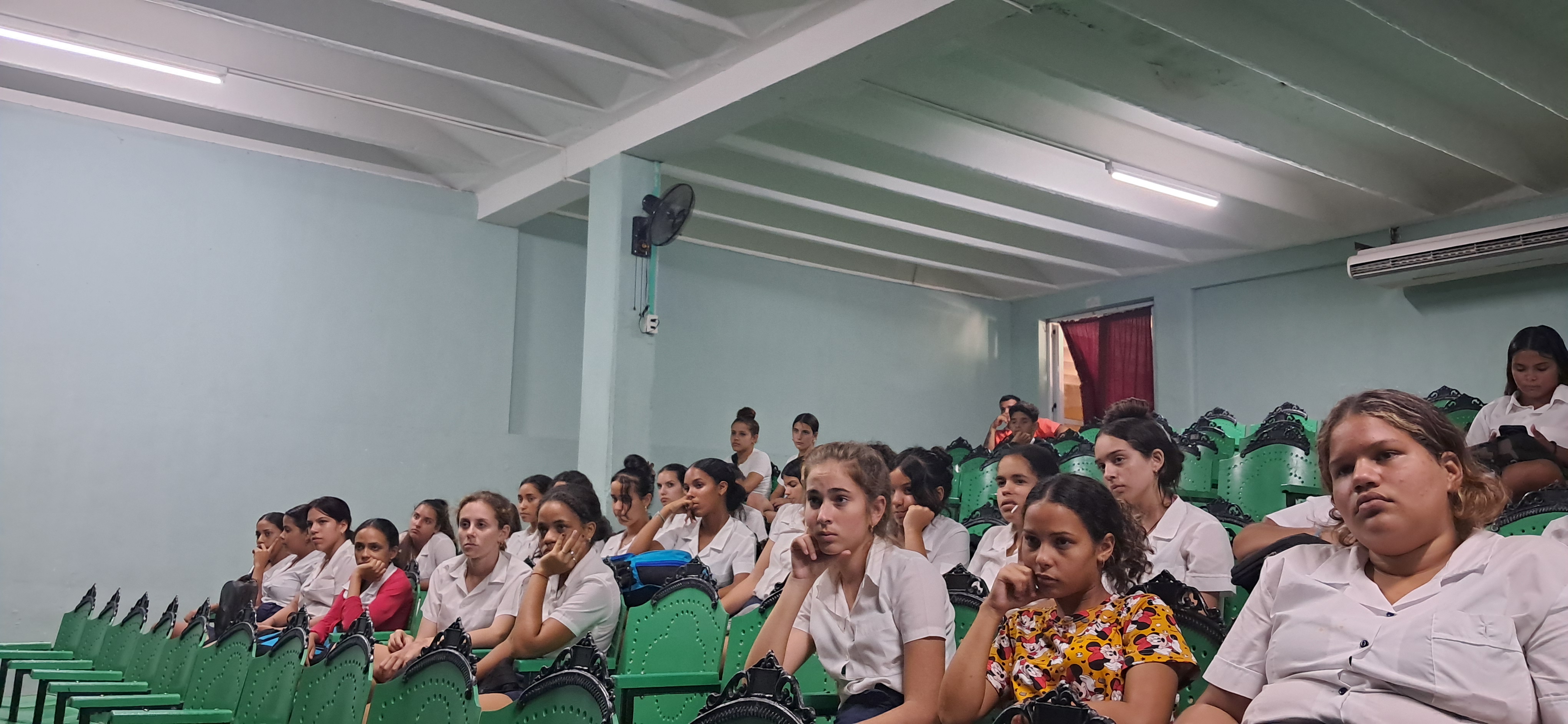 Debaten jóvenes villaclareños sobre los daños del consumo de drogas