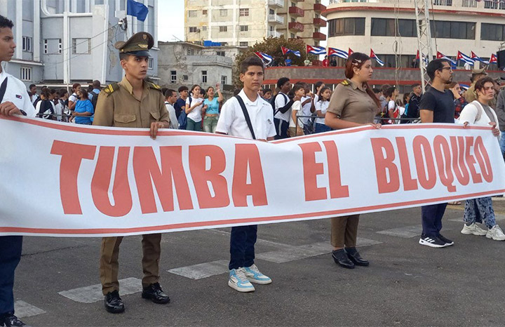Participa Presidente en Parada Juvenil Antiimperialista “Aquí, con Fidel”