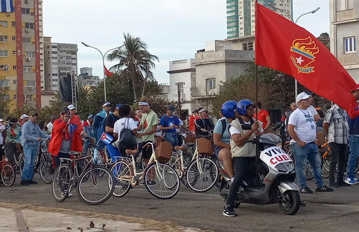 Participa Presidente en Parada Juvenil Antiimperialista “Aquí, con Fidel”