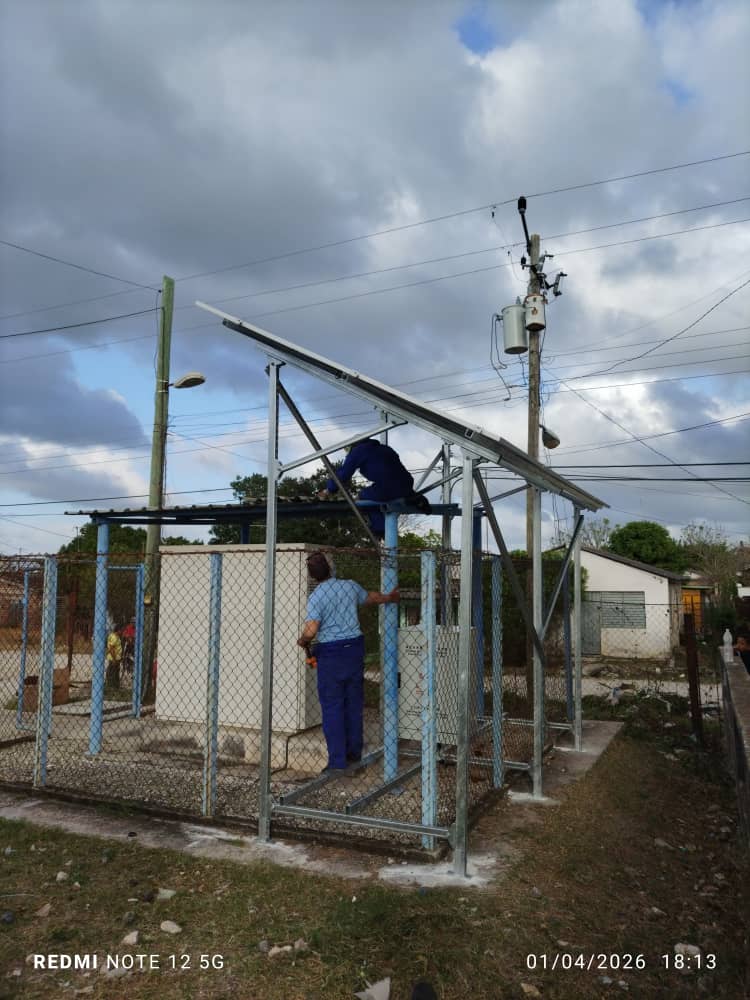Avanza ETECSA en la instalación de paneles solares en comunidades de Villa Clara
