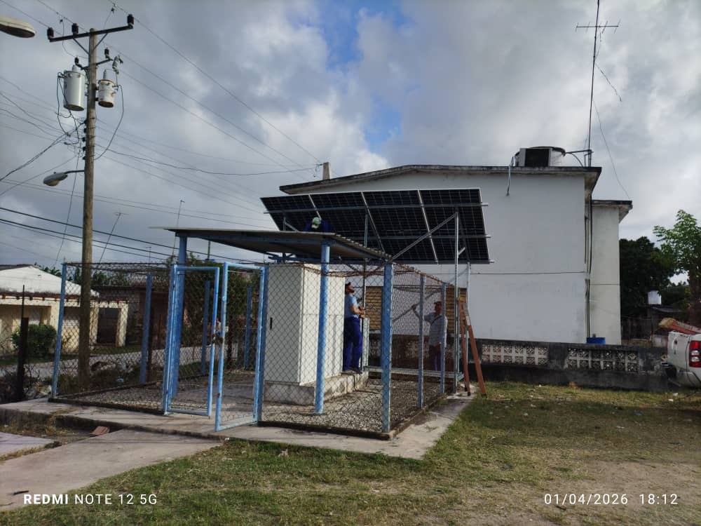 Avanza ETECSA en la instalación de paneles solares en comunidades de Villa Clara