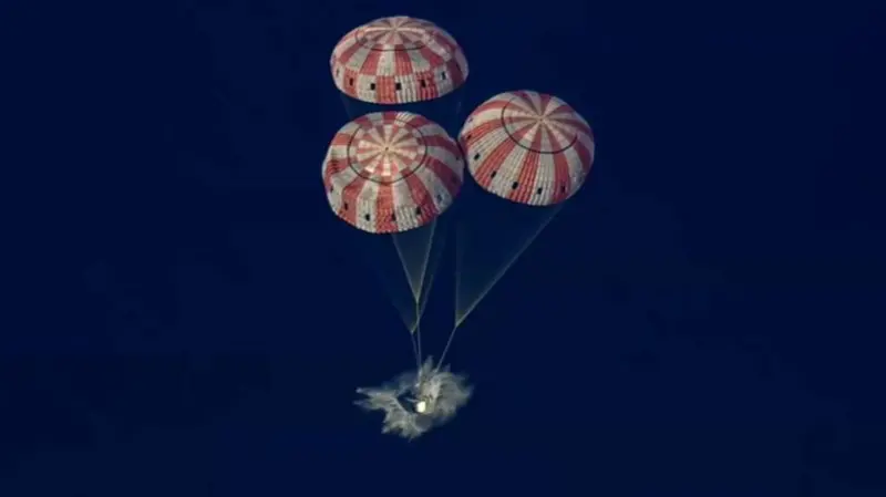 La tripulación de Artemis II completa la peligrosa maniobra de reingreso a la Tierra y ameriza en el Pacífico