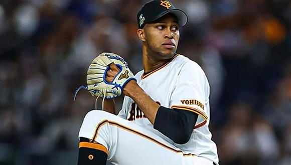 Raidel Martínez logra su cuarto salvamento en la actual temporada de la Liga Japonesa de Béisbol