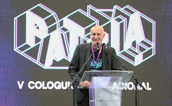 Comienza el Coloquio Patria con llamado a un “Girón comunicacional del siglo XXI”