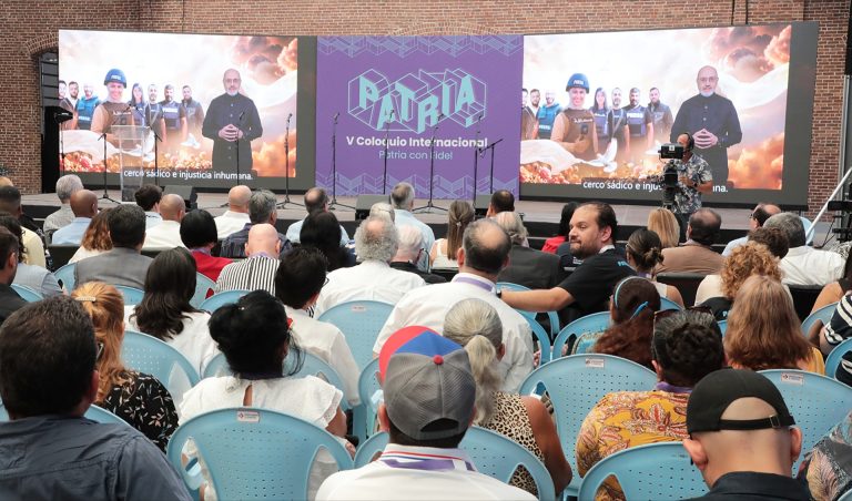 Comienza el Coloquio Patria con llamado a un “Girón comunicacional del siglo XXI”