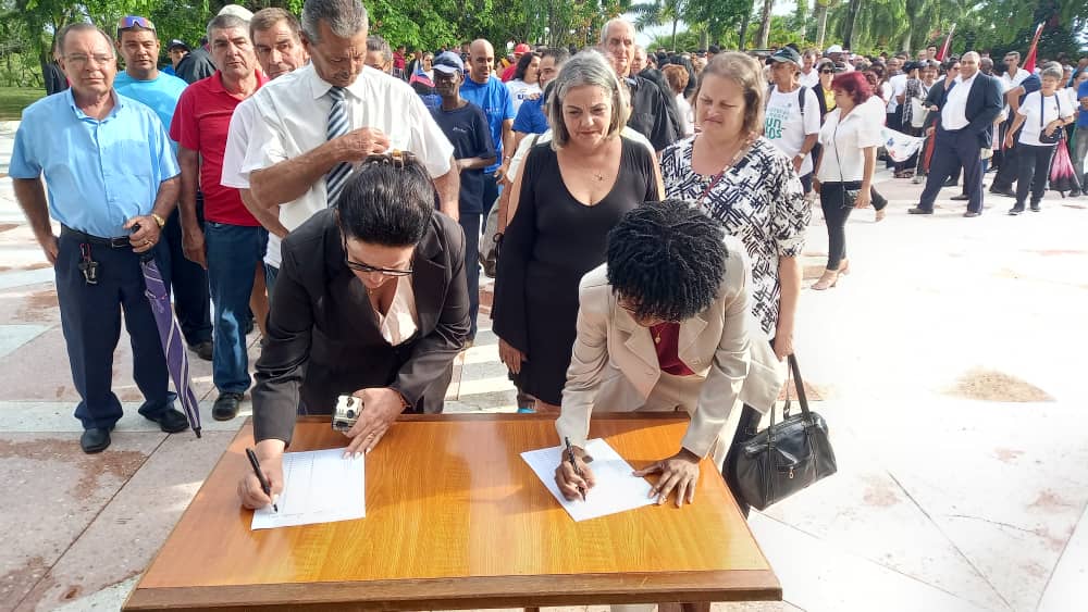 Trabajadores del turismo en Villa Clara unen sus puños por Cuba