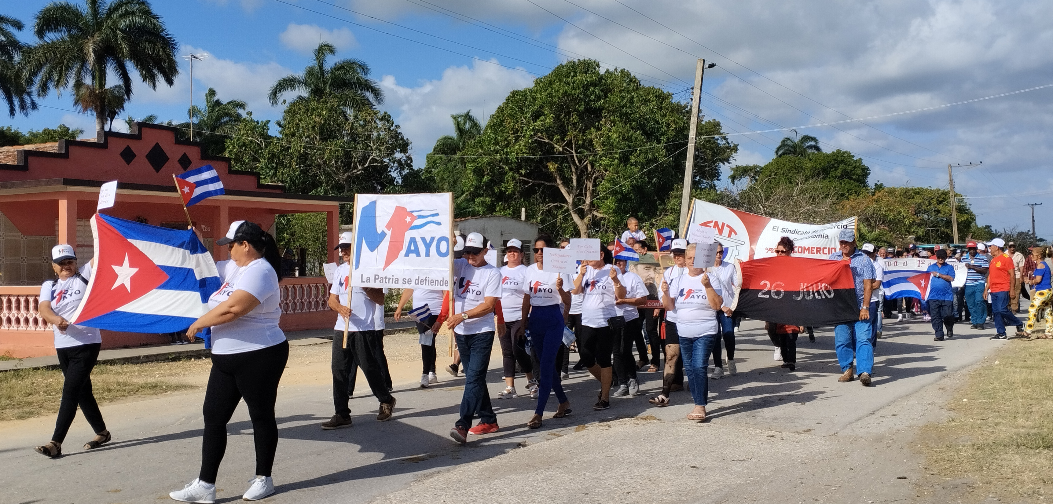 El Santo celebró el Primero de Mayo con desfile y respaldo a la Paz y la Patria