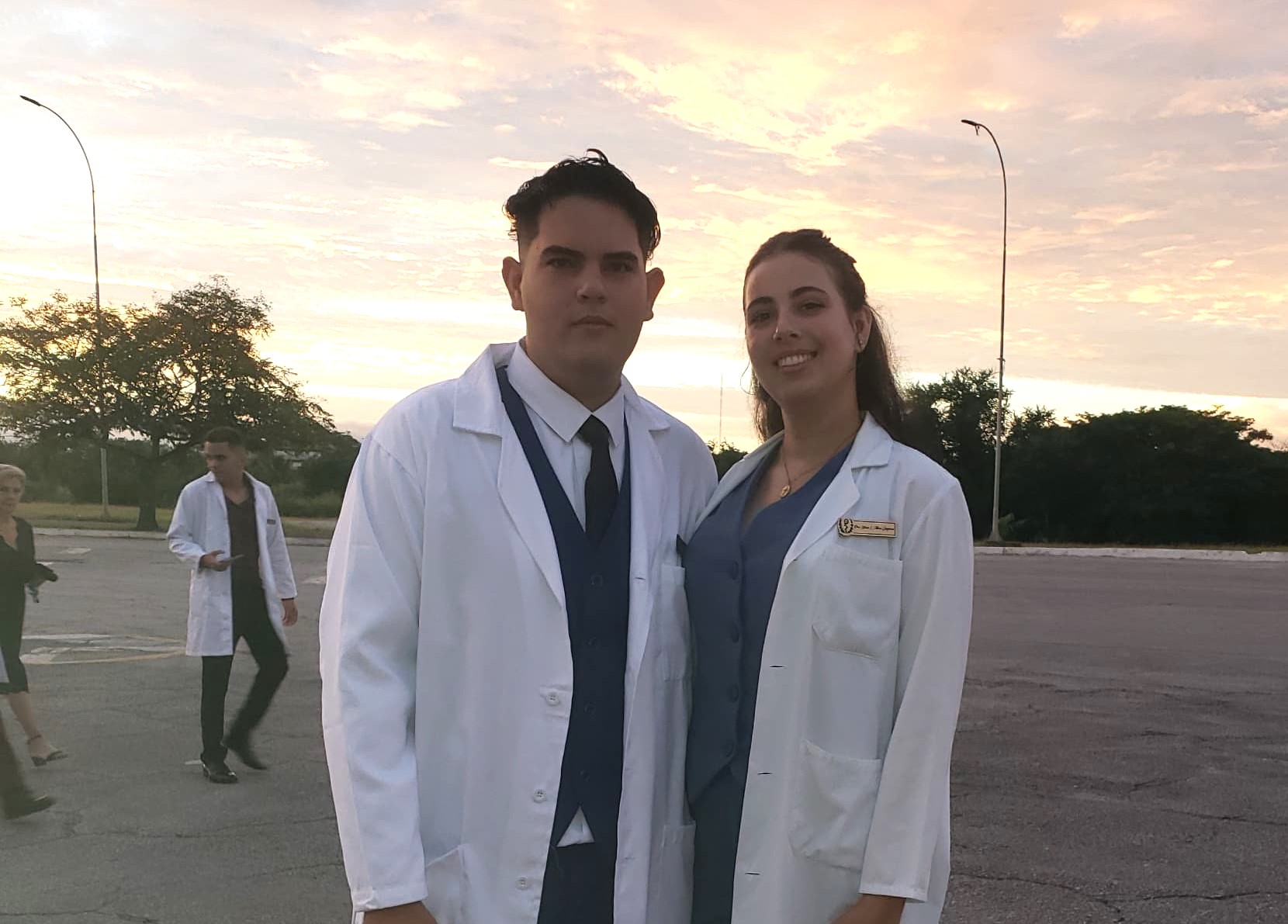 La doctora Lilian Lucía Mira Guzmán comparte con su esposo la vida laboral desde su graduación en el año 2024. Foto: Cortesía de la entrevistada. 