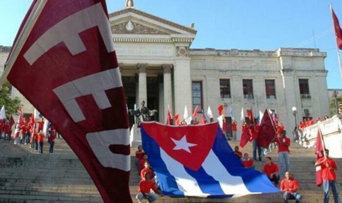 Estudiantes universitarios ratifican compromiso con la Revolución Cubana