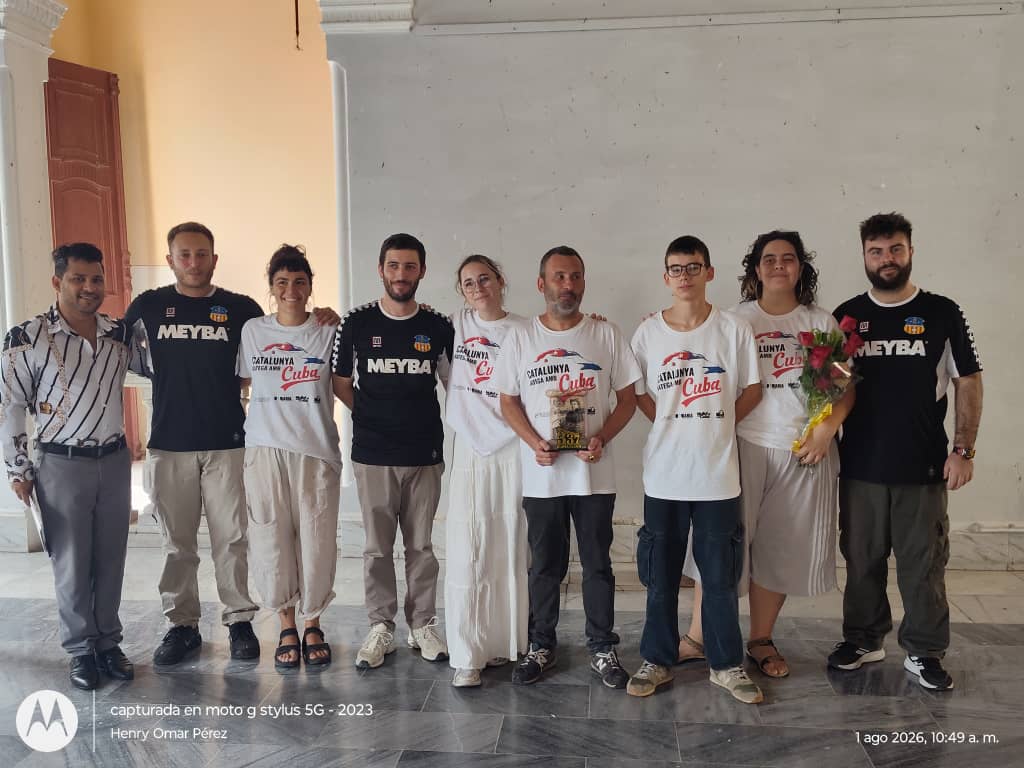 Reconocen con la distinción «Santa Clara es mi vida» a brigada catalana de solidaridad