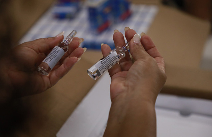 Entrega Movimiento Sin Tierra donativo de medicamentos