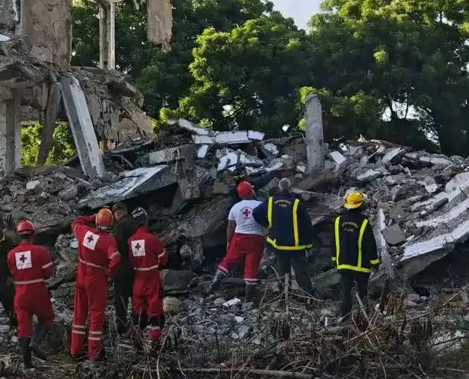 Labores de rescate en Remedios tras derrumbe de inmueble 
