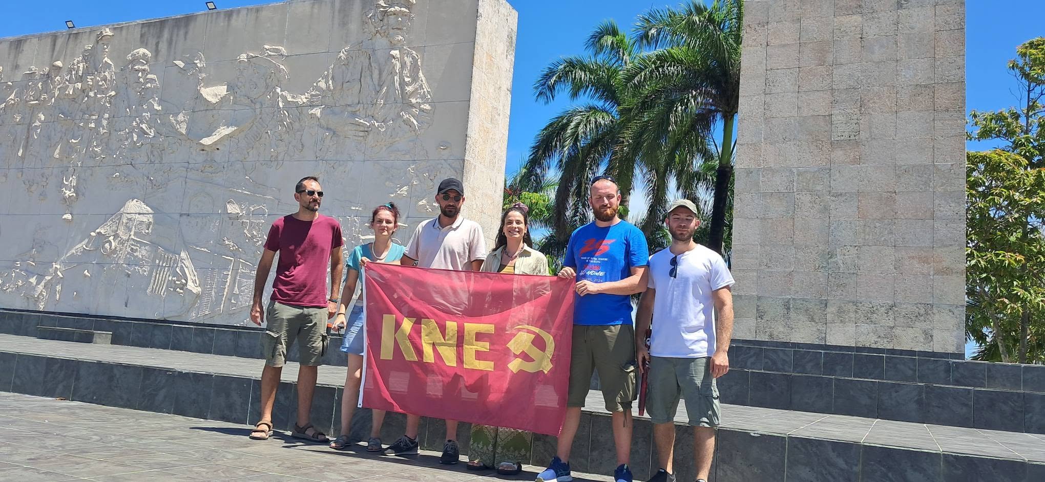 Brigada Europea de solidaridad con Cuba rinde homenaje al Che en Santa Clara