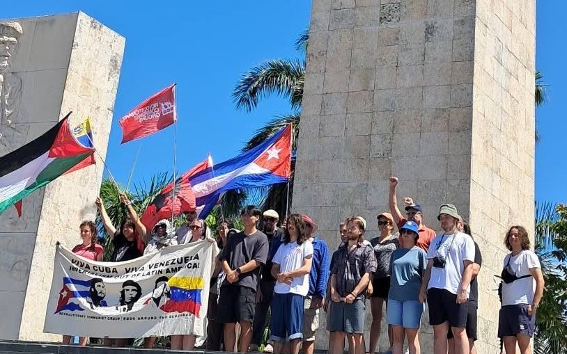 Brigada Europea de solidaridad con Cuba rinde homenaje al Che en Santa Clara