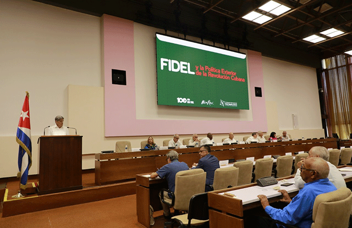 La política exterior de Cuba tiene en Fidel una brújula permanente