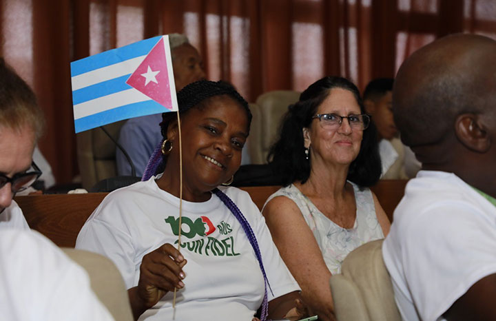 Díaz-Canel a los jóvenes: siéntanse la generación del centenario de Fidel