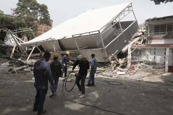 Suman 190 muertos y 1 679 heridos en ciudades capitales tras terremoto en Colombia