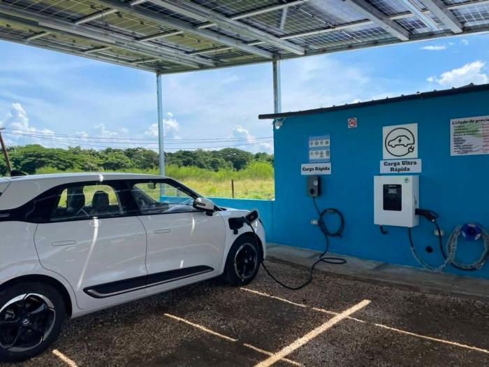 En Villa Clara, primera estación de carga rápida y ultrarrápida de vehículos eléctricos