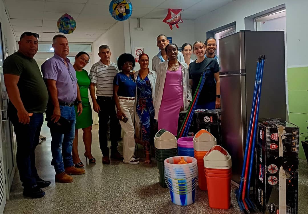 Mintur en Villa Clara entrega donación de insumos a sala de Neurología de Hospital Arnaldo Milián Castro