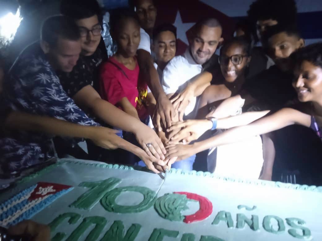 Jóvenes villaclareños acamparon en la Cabaña de Fidel para celebrar su centenario 