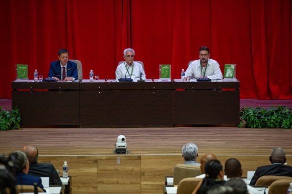 Las “Obras Escogidas” de Fidel Castro Ruz: Un puente entre generaciones en el centenario del Comandante