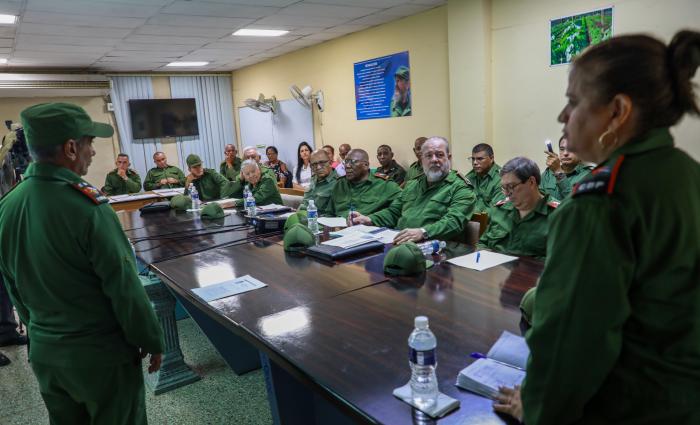 Fortalecer la preparación defensiva, sin descuidar las prioridades económicas y sociales