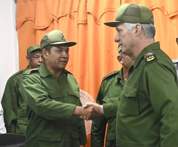 Díaz-Canel visita Zona de Defensa en Guanabacoa y llama a fortalecer capacidades locales ante situaciones adversas
