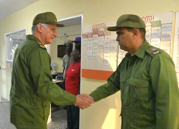 Díaz-Canel visita Zona de Defensa en Guanabacoa y llama a fortalecer capacidades locales ante situaciones adversas
