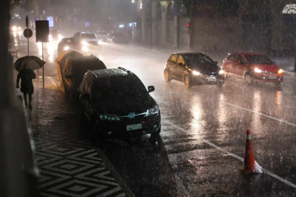 Brasil está bajo alerta roja por fuertes tormentas e inundaciones