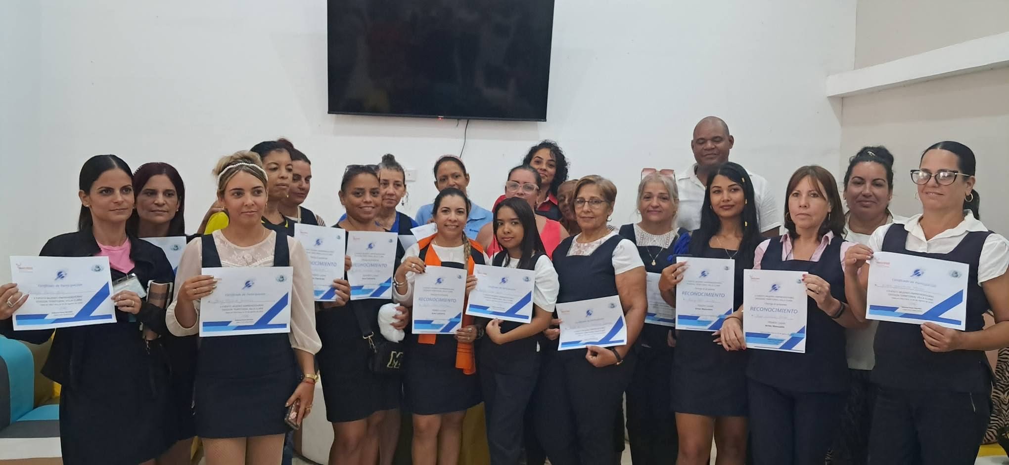 Realizan Quinto evento de Mujeres Creadoras en ETECSA Villa Clara