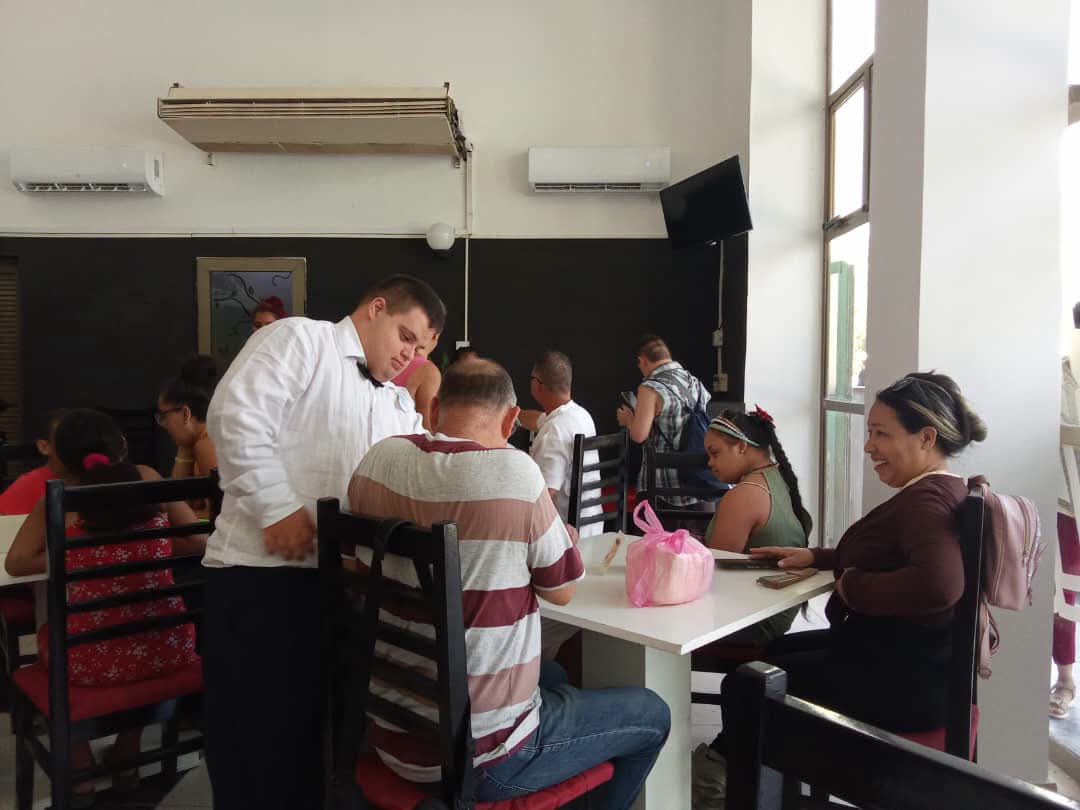 Café Literario abre sus puertas a la inclusión y al amor