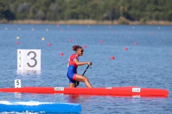 Asegura canoísta cubana Yarisleidis Cirilo boleto a las semifinales en el Campeonato Mundial de Canotaje Sprint 2026