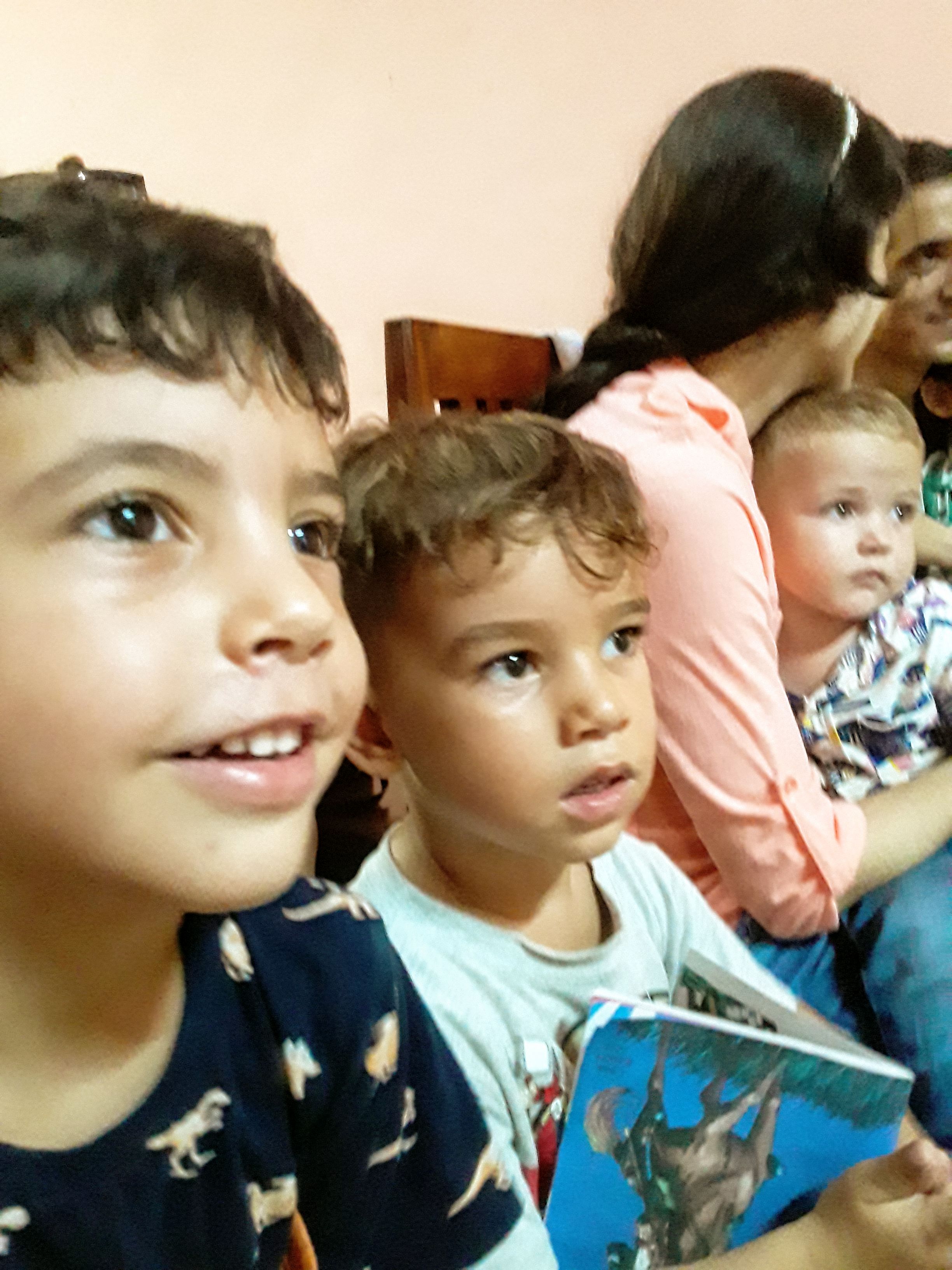 Alberto Rodríguez Copa, siempre rodeado de niños.