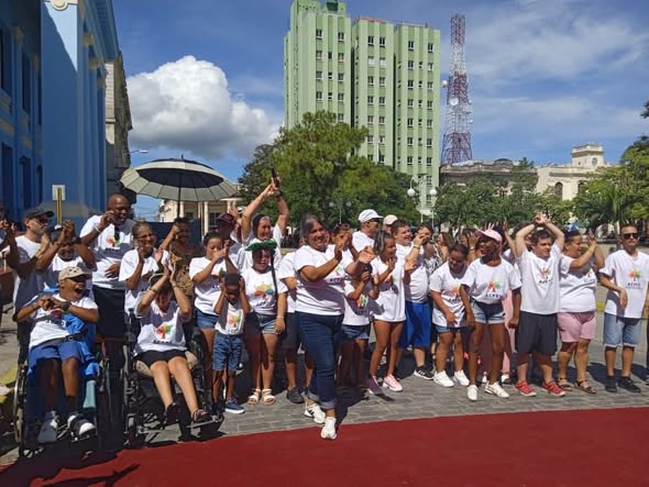 Abrazos que derriban muros: la mañana en que Santa Clara se vistió de inclusión