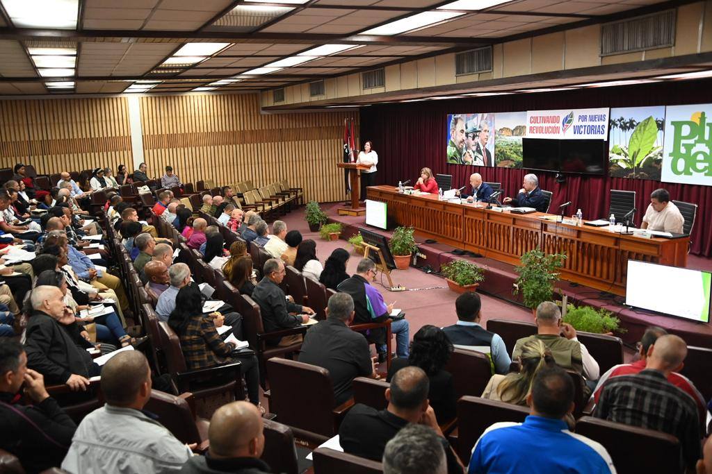 Comienzan Plenos Extraordinarios de los Comités Provinciales del Partido