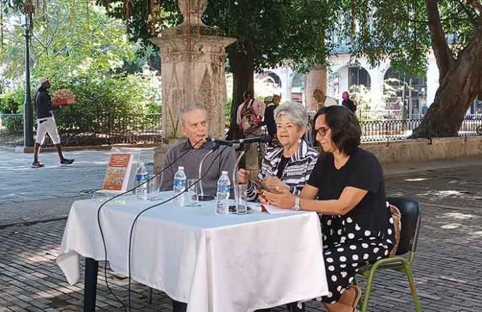 Reeditan libro con nuevas conferencias radiales de Carpentier