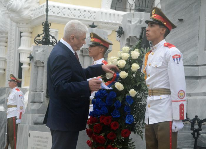 Ministro del Interior ruso rinde homenaje a los cubanos caídos en Venezuela