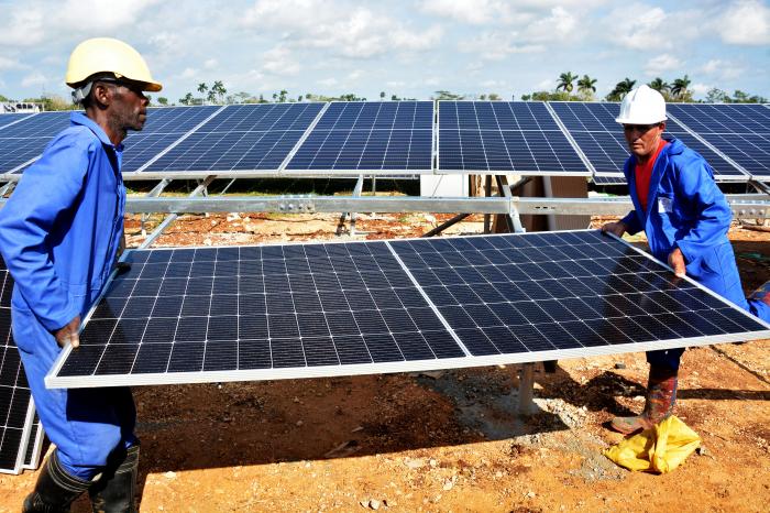  La defensa de la Patria, la producción de alimentos y la estabilidad del Sistema Eléctrico Nacional y el perfeccionamiento de la labor política e ideológica constituyen las principales prioridades para el país. Foto: Ricardo López Hevia 