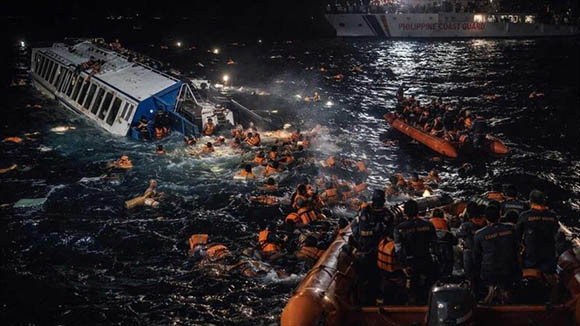 Ferry se hunde en el sur de Filipinas: 18 muertos, 24 desaparecidos y más de 300 rescatados