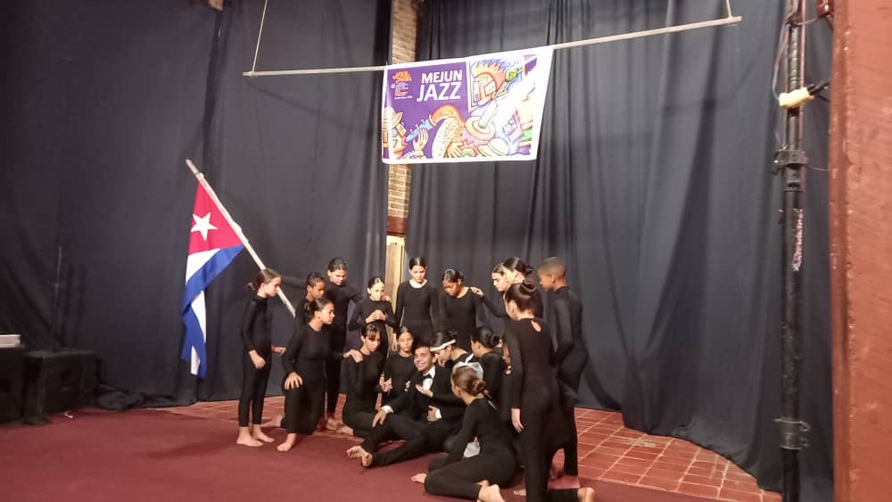 Abracadabra se roba interminables aplausos tras estrenar «Pepe» en El Mejunje 