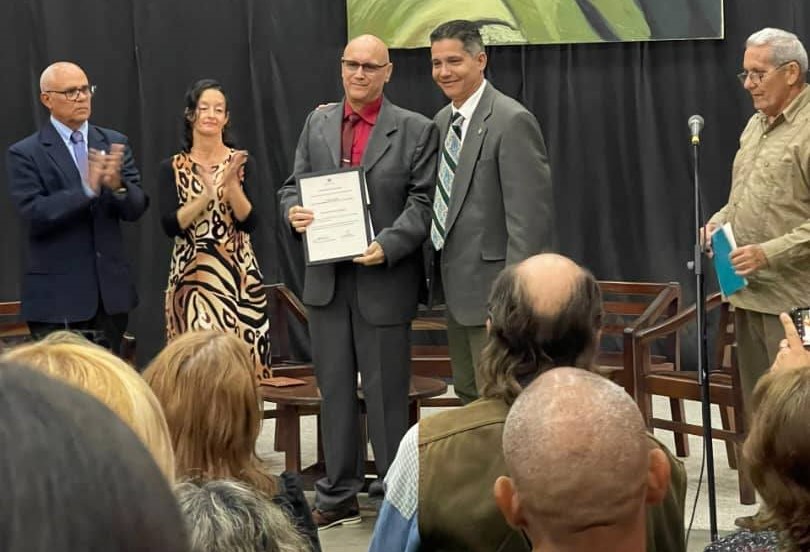Otorgan categoría docente especial de Profesor Emérito a eminente pedagogo villaclareño