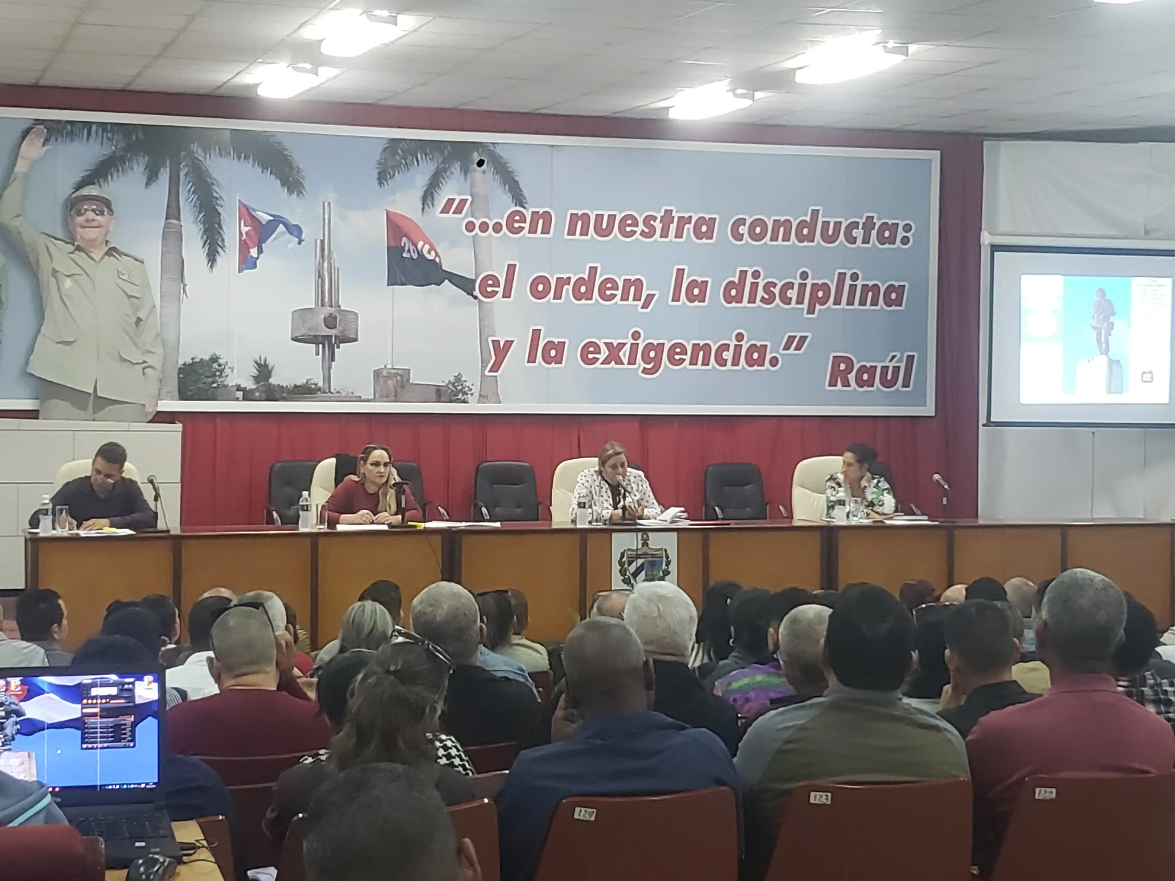 Debaten prioridades estratégicas para la vida económica y política de Santa Clara en pleno extraordinario del Comité Municipal del Partido