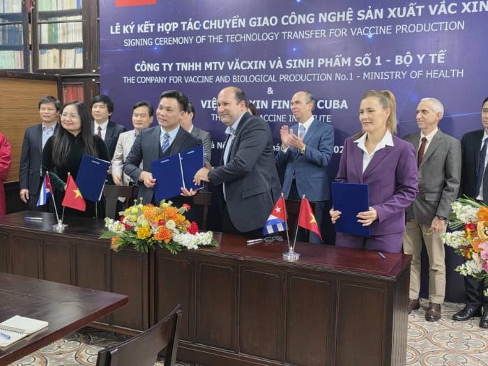 Cuba y Vietnam firman contrato de transferencia tecnológica para las etapas finales de producción de la vacuna VA-MENGOC-BC