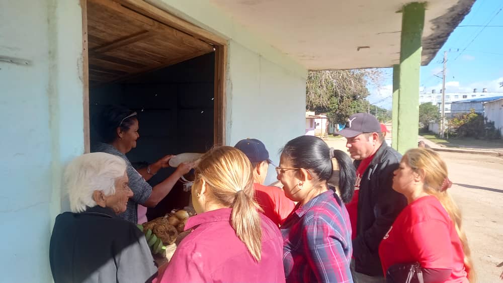 Máximas autoridades de Villa Clara intercambian con pobladores del municipio villaclareño de Cienfuentes