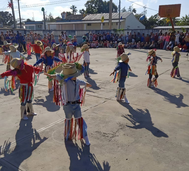 Celebran toma deportiva cultural «En marcha con Fidel» en Encrucijada