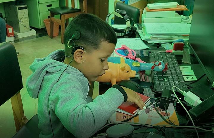 Beneficia Programa Cubano de Implantes Cocleares a cientos de personas