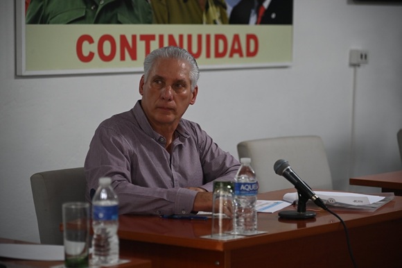 Díaz-Canel urge acelerar soluciones para jubilados y comunidades vulnerables en La Habana