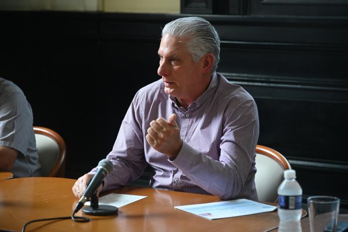 Continúa Presidente cubano intercambios con los Consejos de Defensa municipales de La Habana